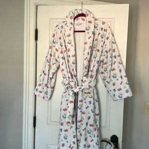 Djerf Avenue summer berries robe